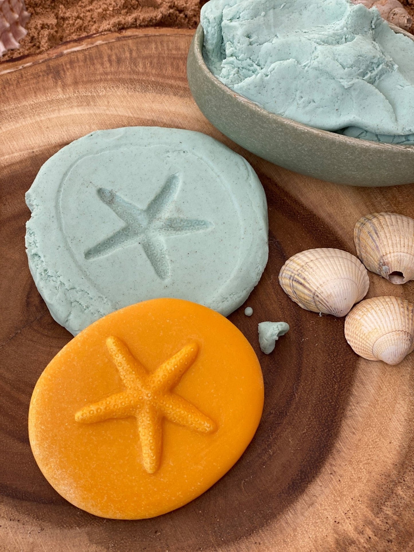 Yellow Door - Let's Investigate - Seashore - Playlaan