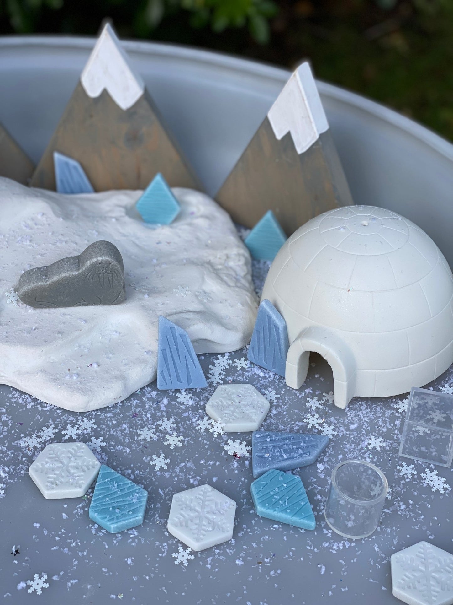 Yellow Door - Play Igloo - Playlaan