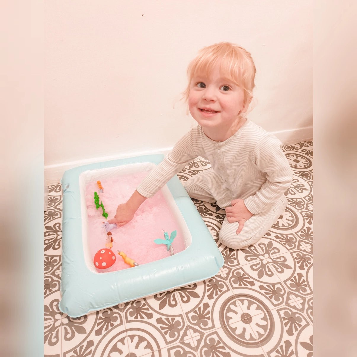 Zimpli Kids - Inflatable Play Tray children’S Sandbox Portable / Messy Play - Playlaan