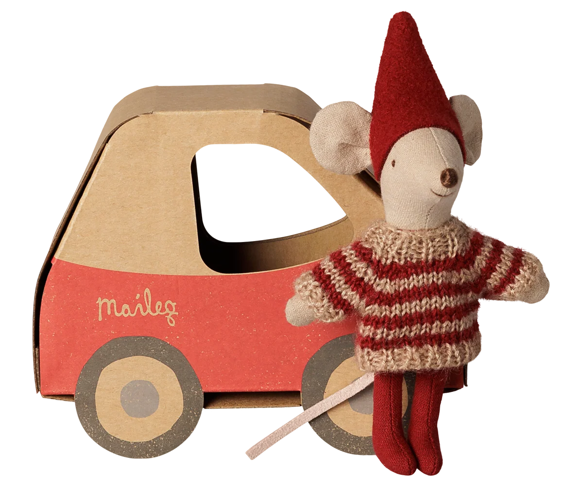 Maileg - Kerstmuis – Kleine Zus in Autodoosje