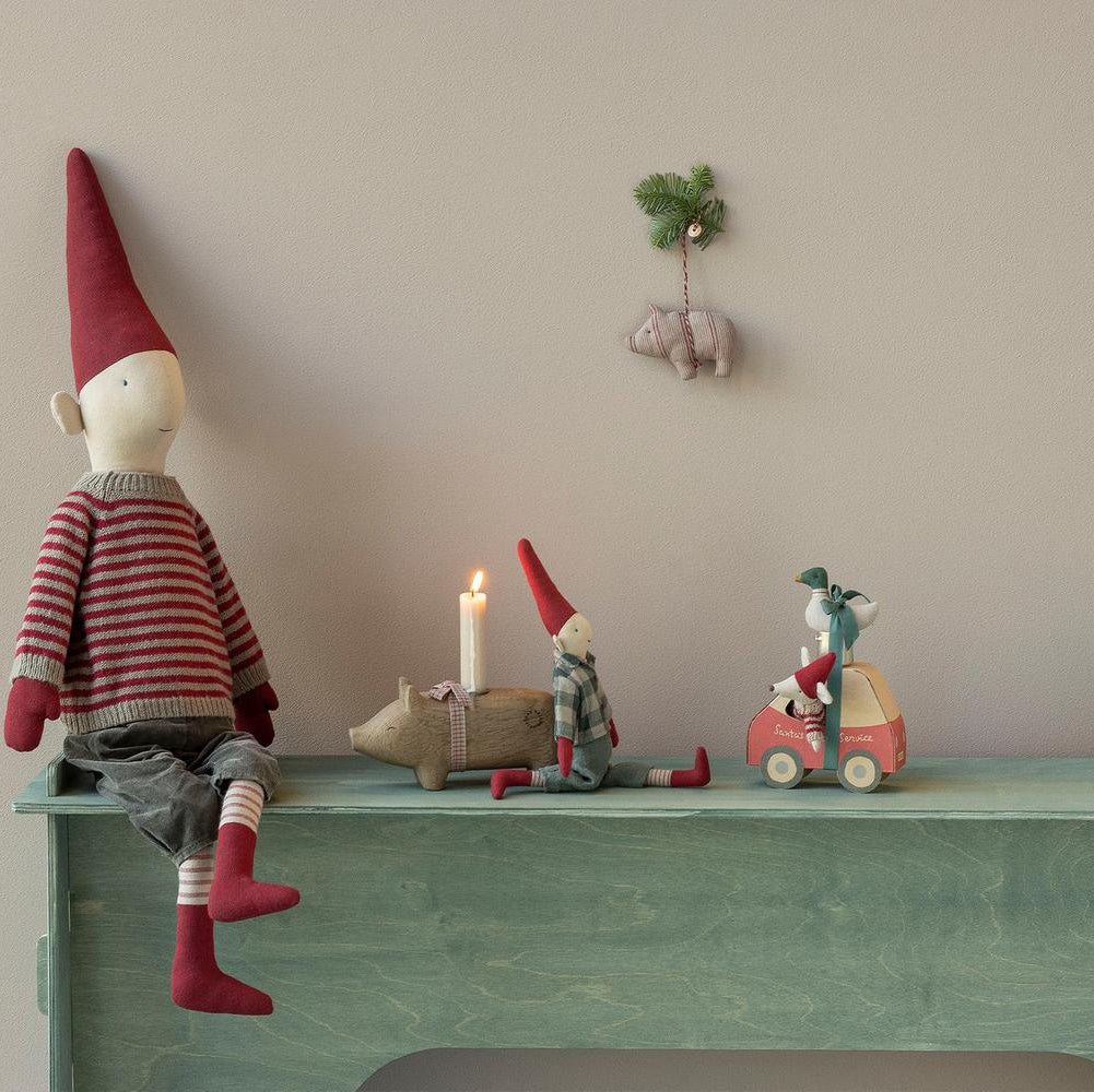 Maileg - Kerstmuis – Kleine Zus in Autodoosje