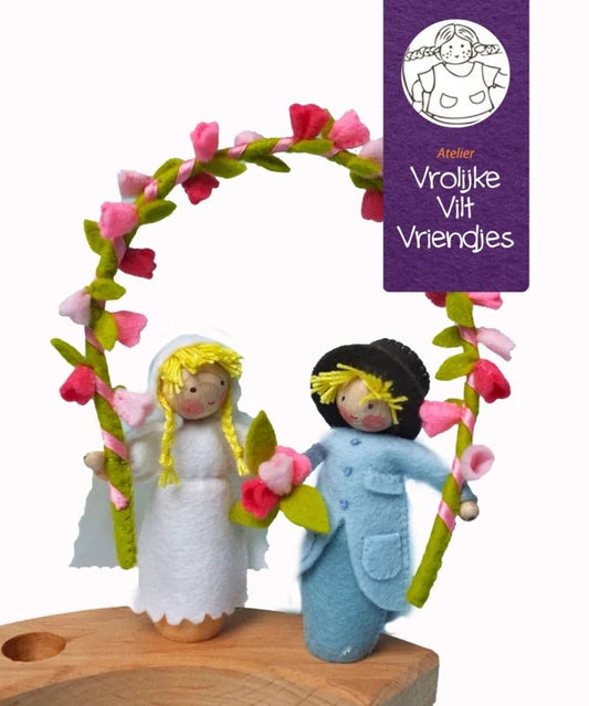 Atelier Pippilotta - Atelier Pippilotta - Steker Pinkster bruid en bruidegom - Knutselpakket - Playlaan