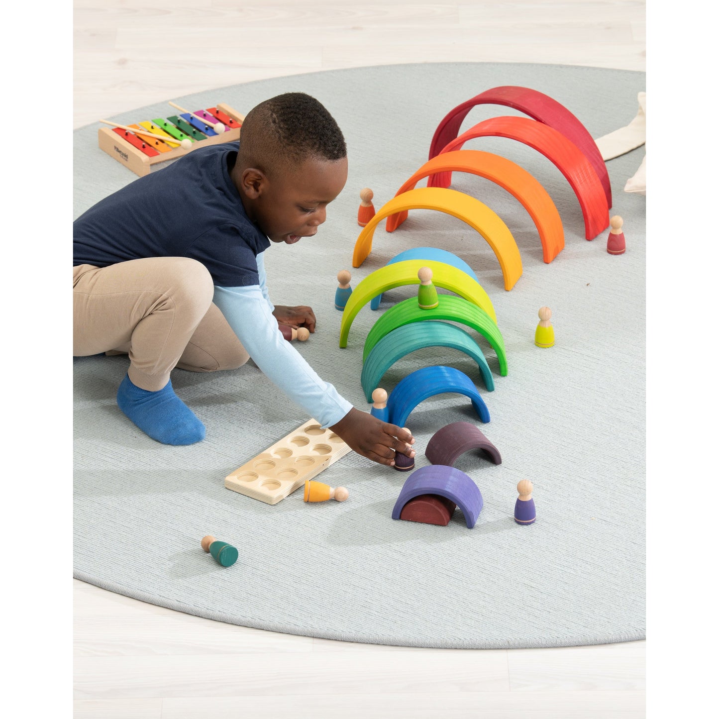 Betzold - Betzold - Houten Regenboog Poppetjes met Houder – 12 stuks - Playlaan