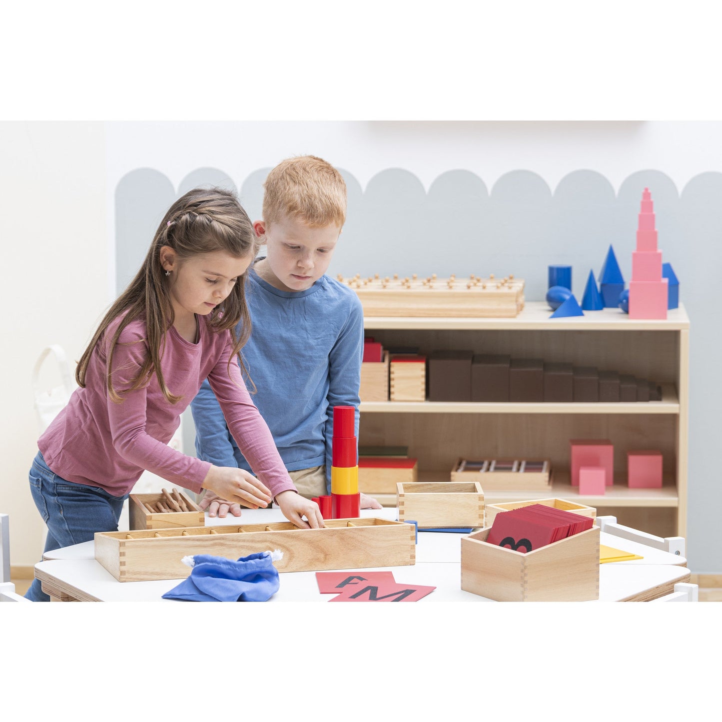 Betzold - Betzold - Montessori kast inclusief 13 materialen - Playlaan