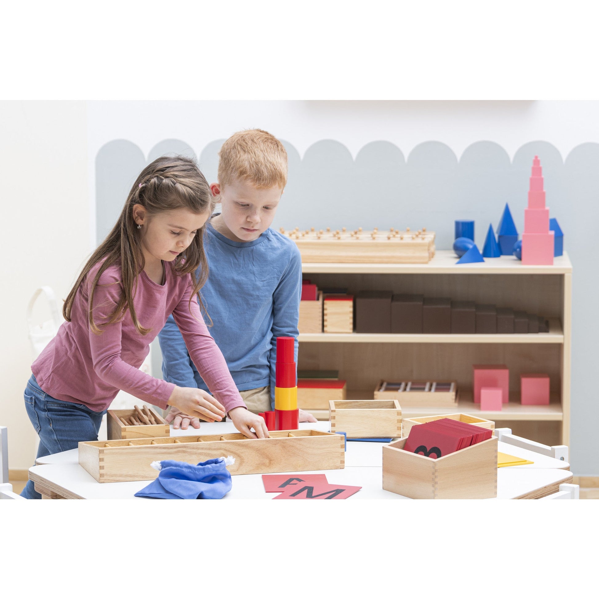 Betzold - Betzold - Montessori kast inclusief 13 materialen - Playlaan