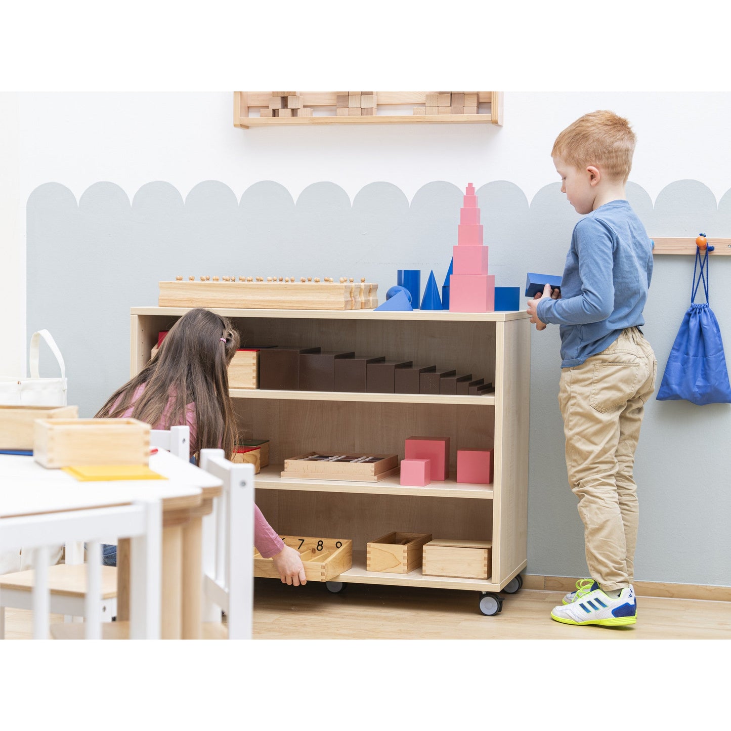 Betzold - Betzold - Montessori kast inclusief 13 materialen - Playlaan