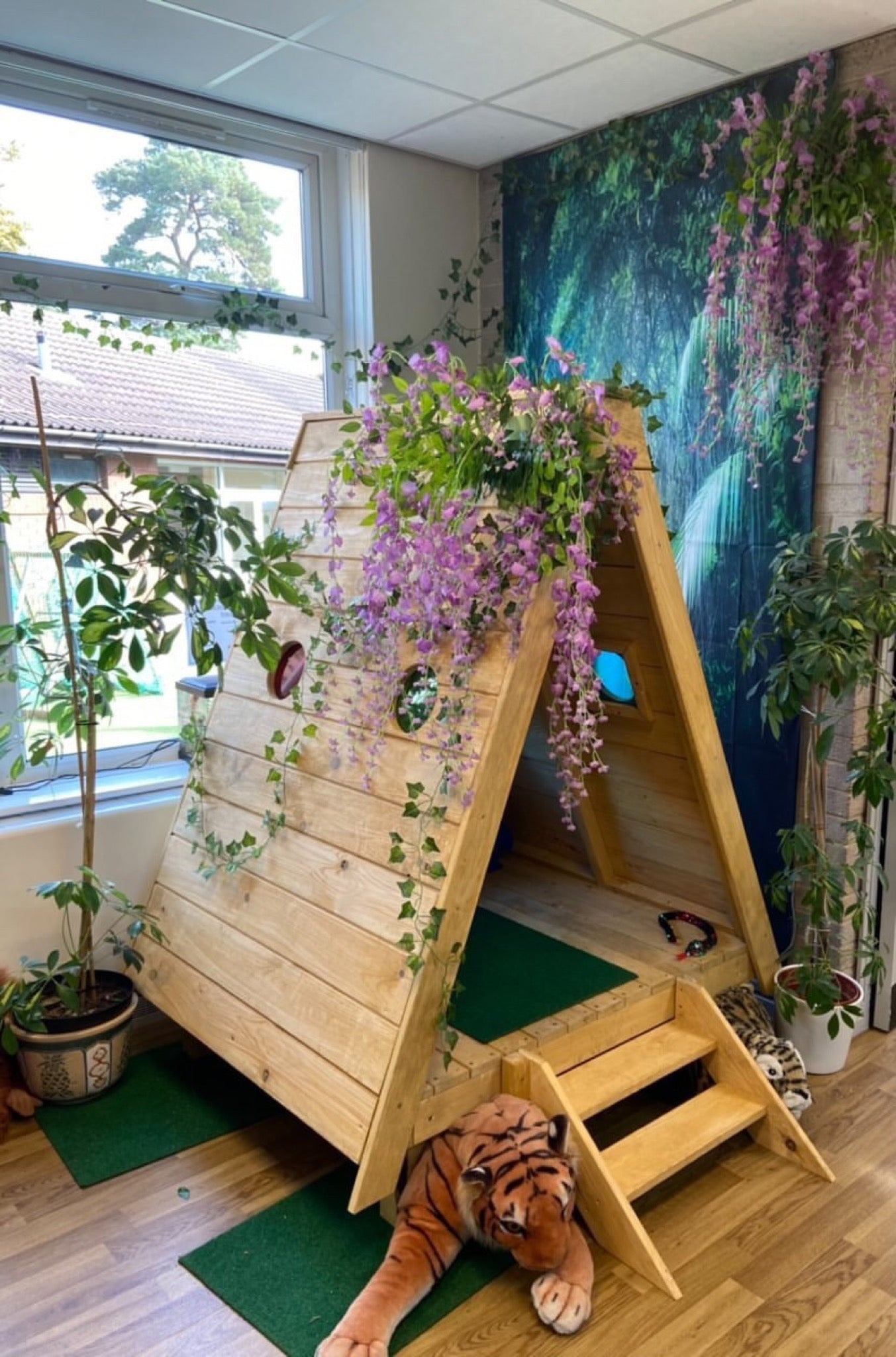 Cosy - Boshut met kleurijke kijkgaatjes - Playlaan