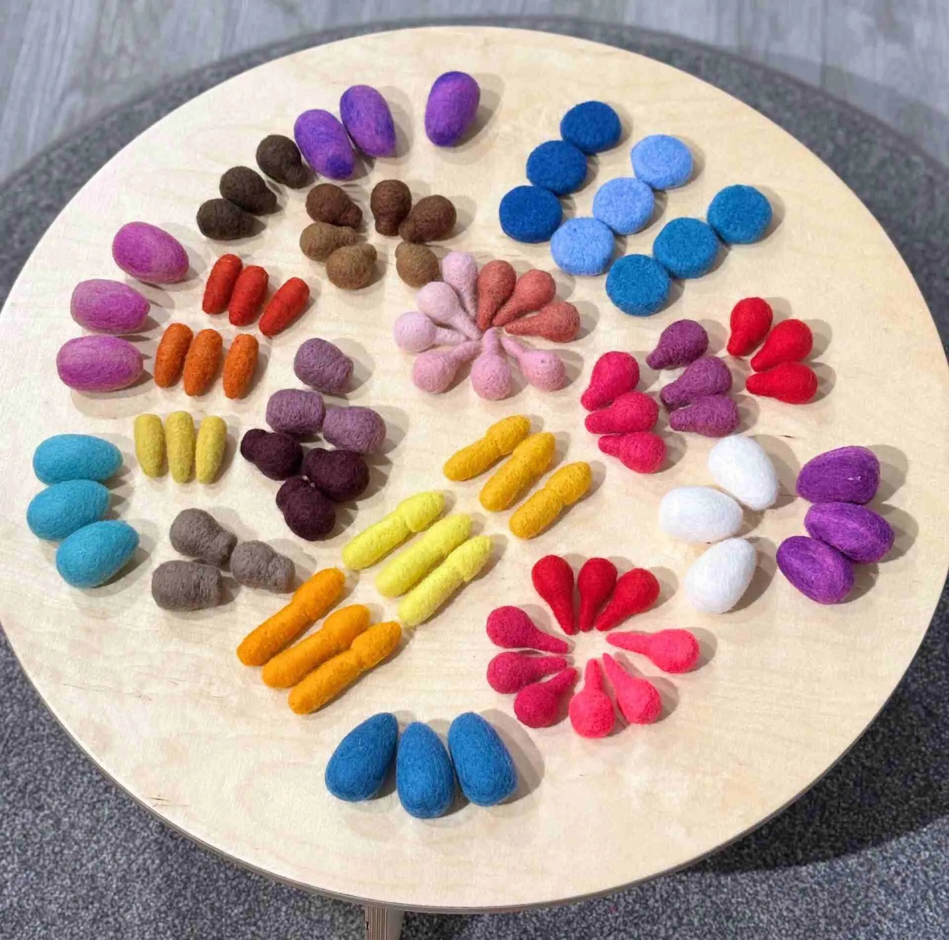 Cosy - Cosy - Feltallas Loose Parts Set met opbergkisten (108st) - Playlaan