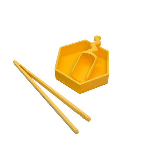 Grennn - Grennn - Speelset 3st - Pincet, speelbakje, schepje - Classic geel - Playlaan