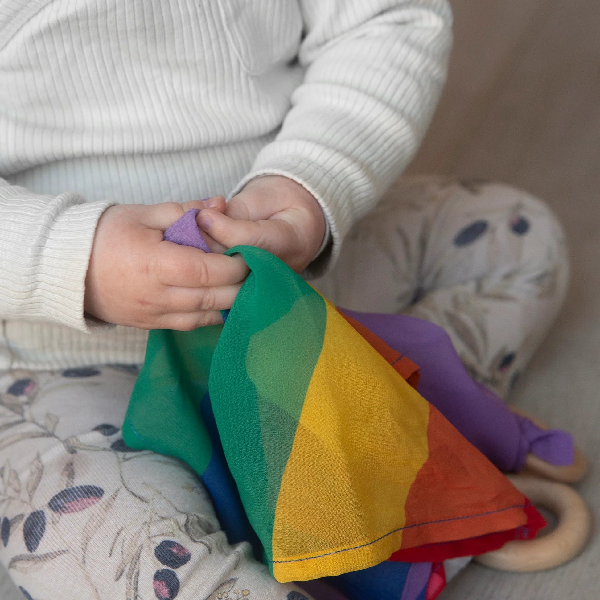 Little Botanic label - Little Botanic label - Playcycle speeldoek waves 30cm - Regenboog - Playlaan