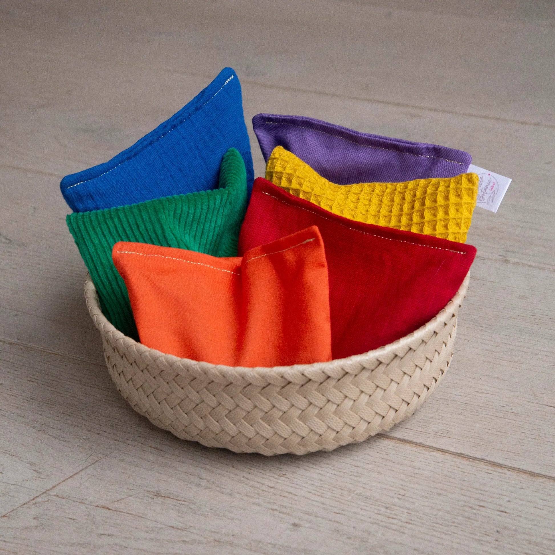 Little Botanic label - Little Botanic label - Sensorische pittenzakjes Regenboog + Waves - set van 7 - Playlaan