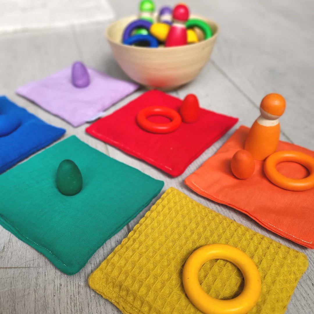 Little Botanic label - Little Botanic label - Sensorische pittenzakjes Regenboog + Waves - set van 7 - Playlaan