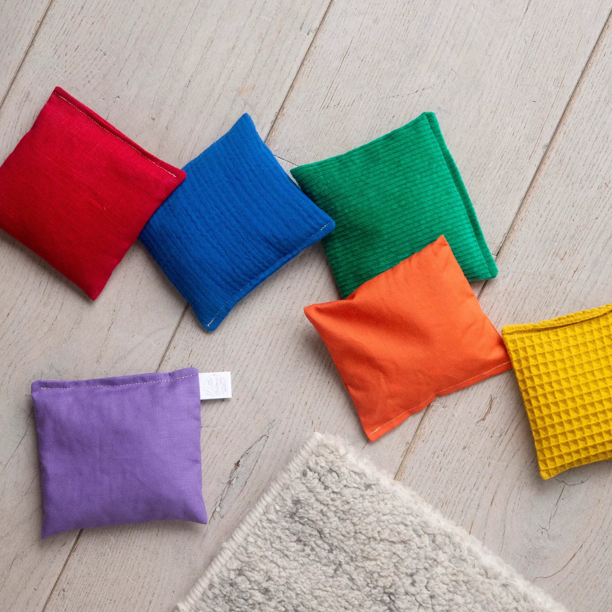 Little Botanic label - Little Botanic label - Sensorische pittenzakjes Regenboog + Waves - set van 7 - Playlaan