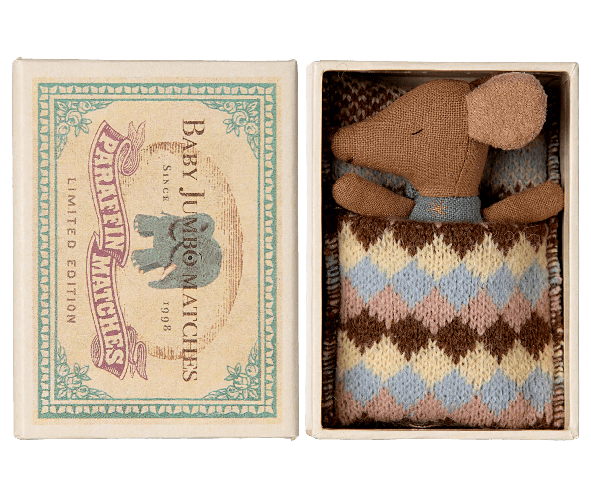 Maileg - Sleepy wakey baby mouse in matchbox - Blue - Playlaan