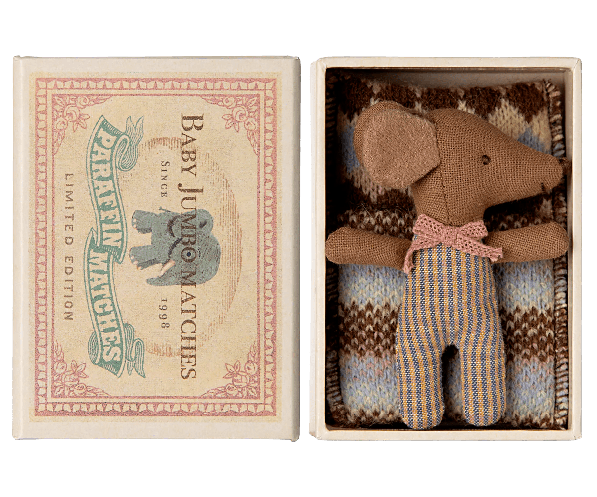 Maileg - Sleepy wakey baby mouse in matchbox - Rose - Playlaan