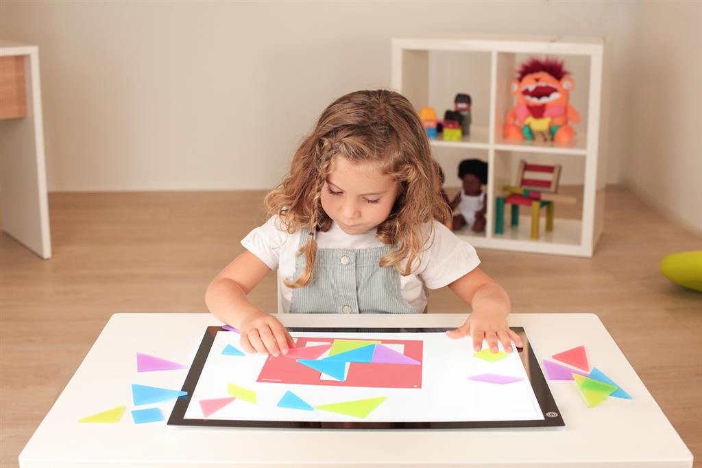 Miniland - Miniland - Sensorische Tangram Transparant 28st - Playlaan