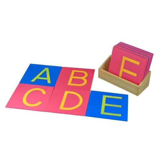 Moyo Montessori - Schuurpapieren hoofdletters blokschrift incl. kist - Montessori - Playlaan