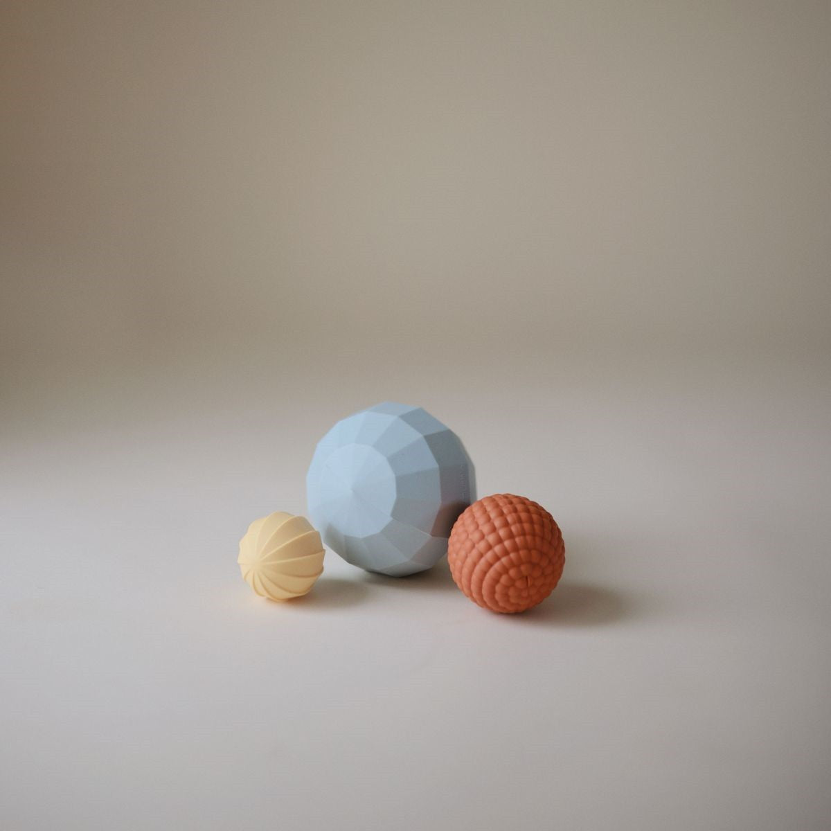 Mushie - Mushie - Sensorische ballen 3st. - poeder blauw - Playlaan