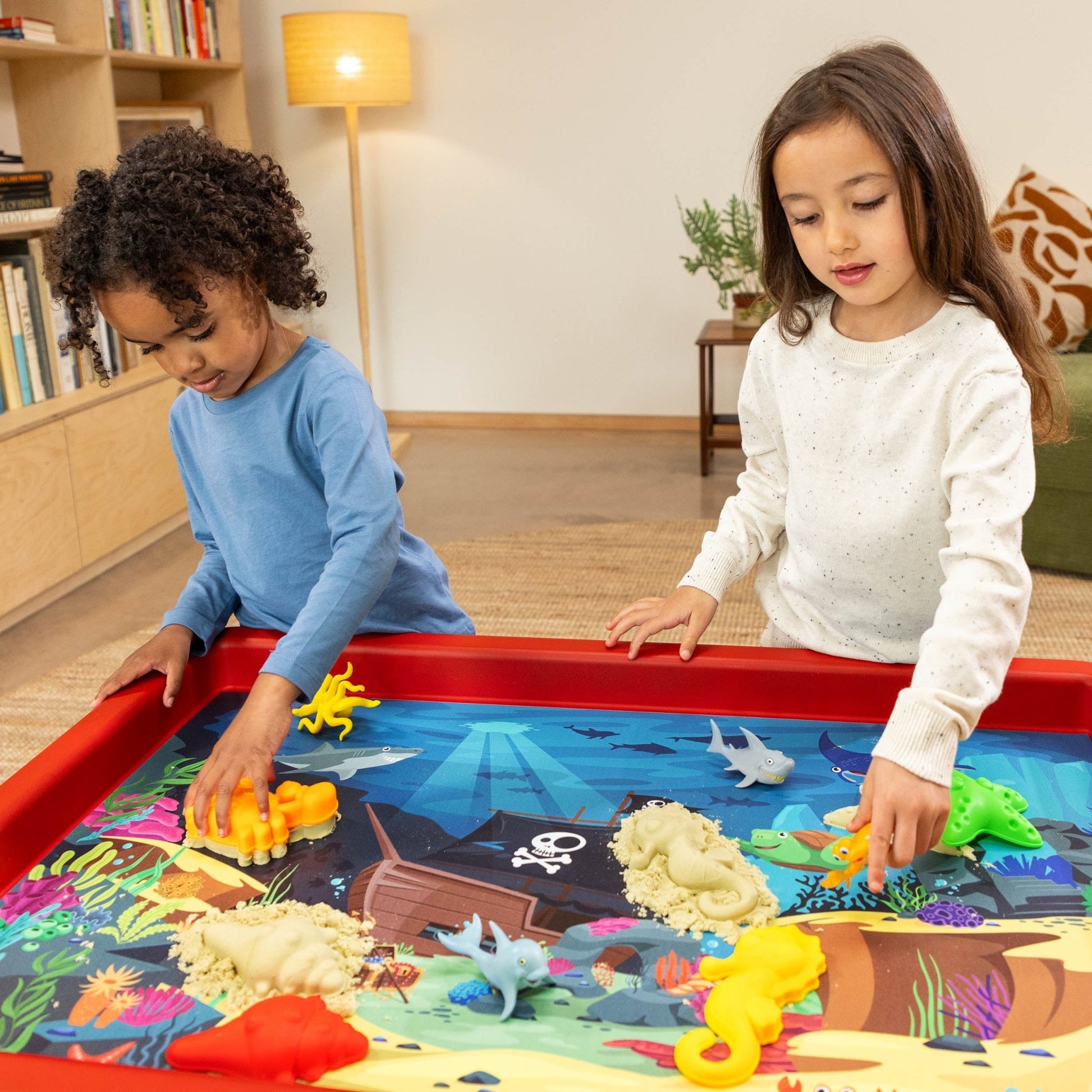 Playhouse - Play Tray Set - Zee & Dino Speelfiguren + Speelmat + Magic Sand + Mallen - Playlaan