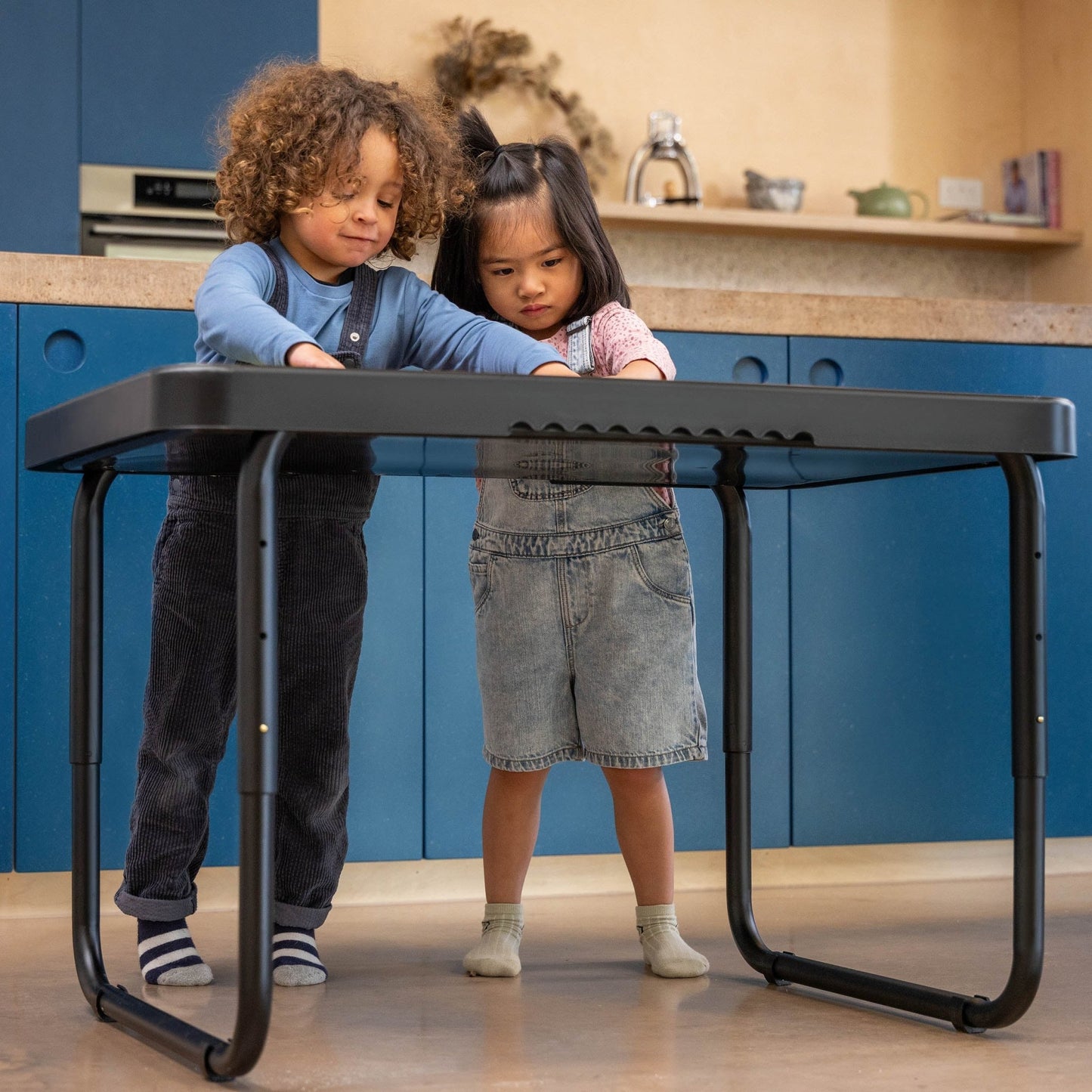 Playhouse - PlayTray - Activiteitentafel zwart + Verstelbaar onderstel set - Playlaan