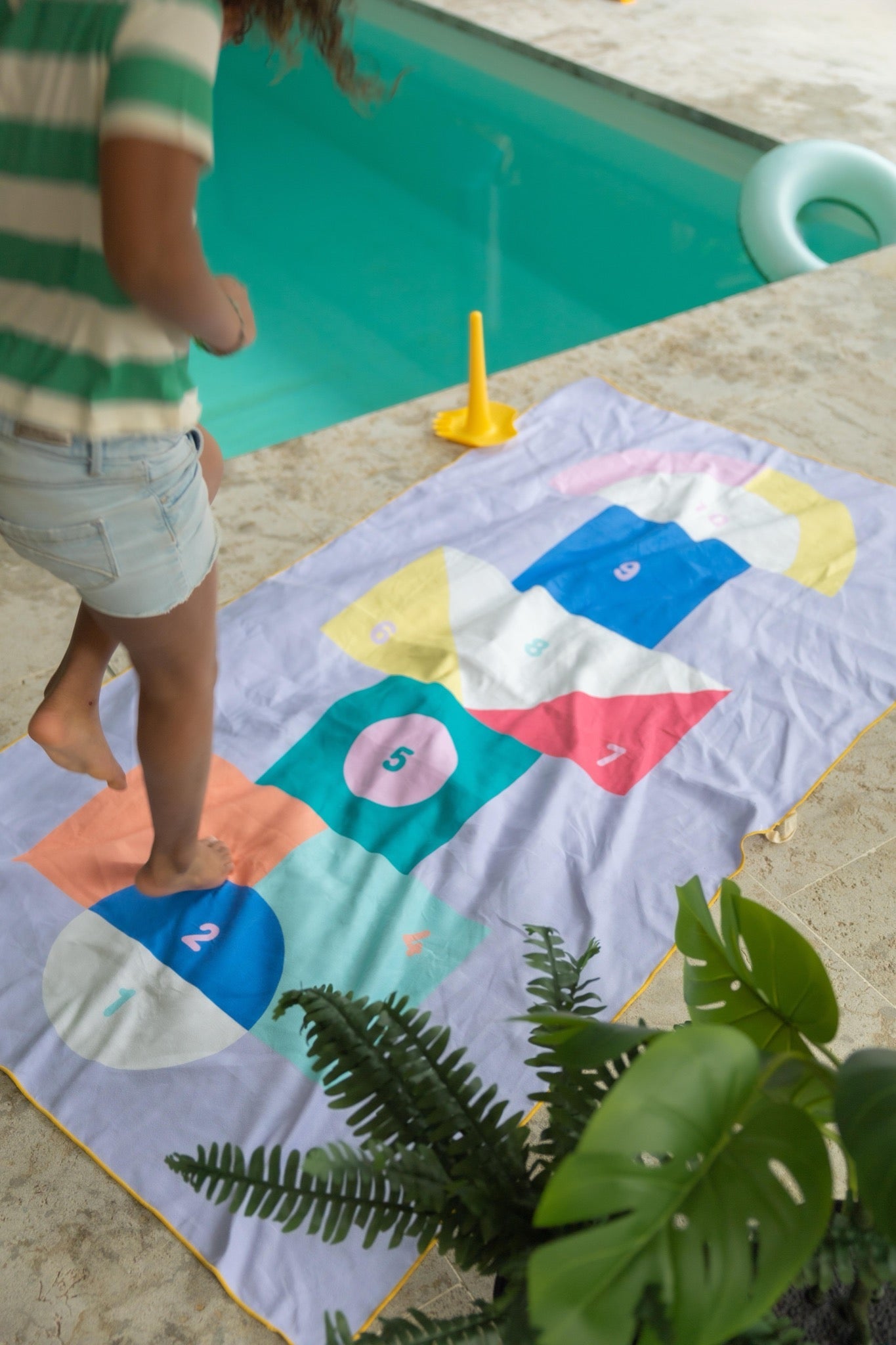 Quut - Quut - Strandlaken Speelhanddoek L (180 x 100cm) - Hinkelspel - Playlaan