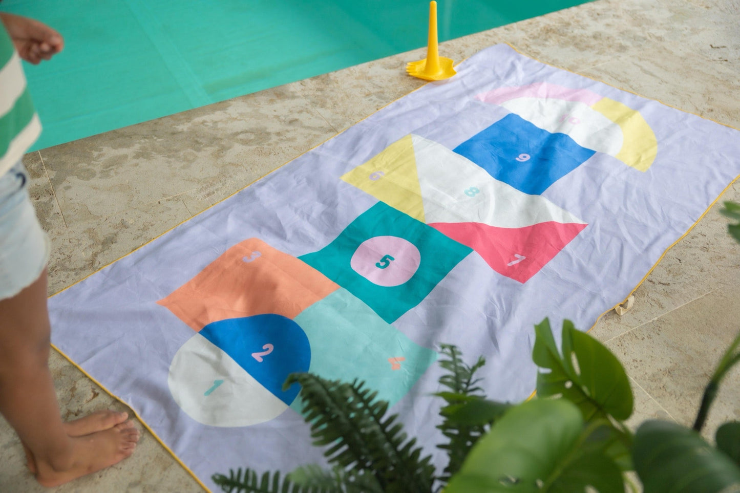 Quut - Quut - Strandlaken Speelhanddoek L (180 x 100cm) - Hinkelspel - Playlaan