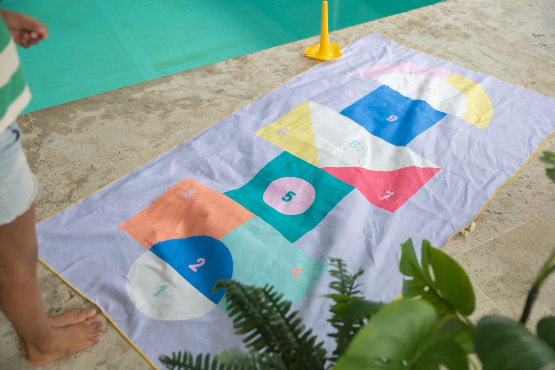 Quut - Quut - Strandlaken Speelhanddoek L (180 x 100cm) - Hinkelspel - Playlaan