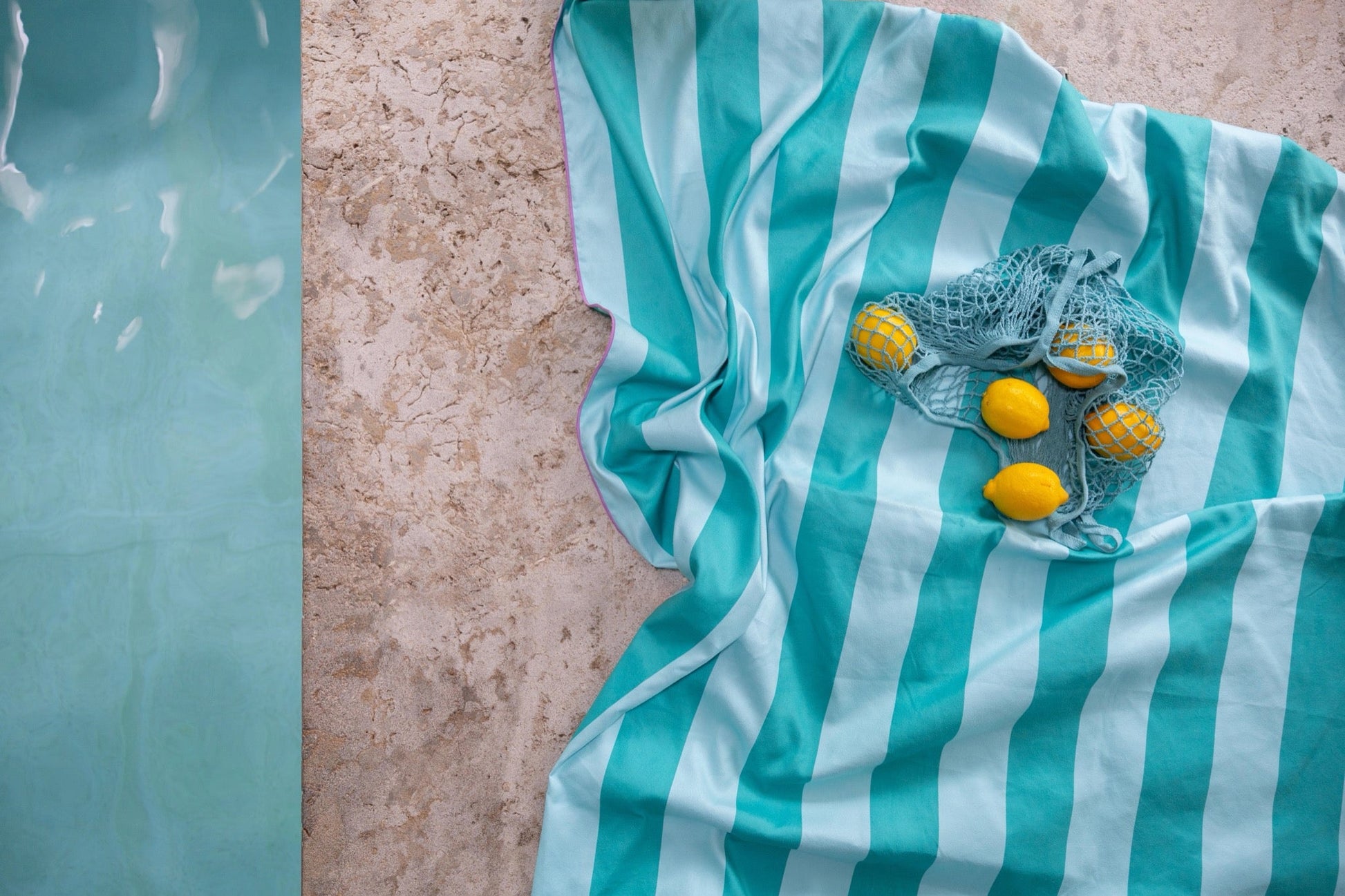 Quut - Quut - Strandlaken Speelhanddoekl XL (180 x 180cm) - Alfabet Bullseye - Playlaan