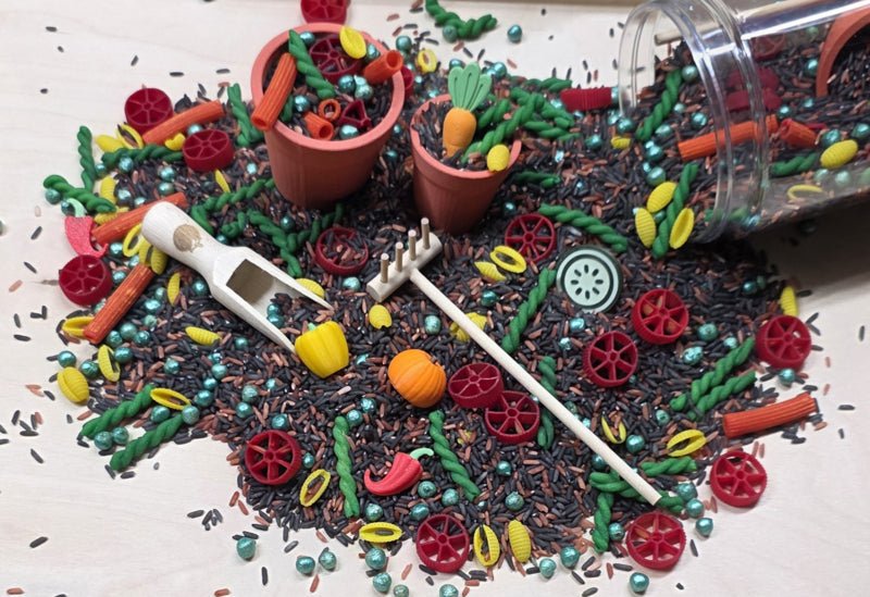 SensoryFun - SensoryFun - PourAndPlay sensorische speelpot - Groentetuin - Playlaan
