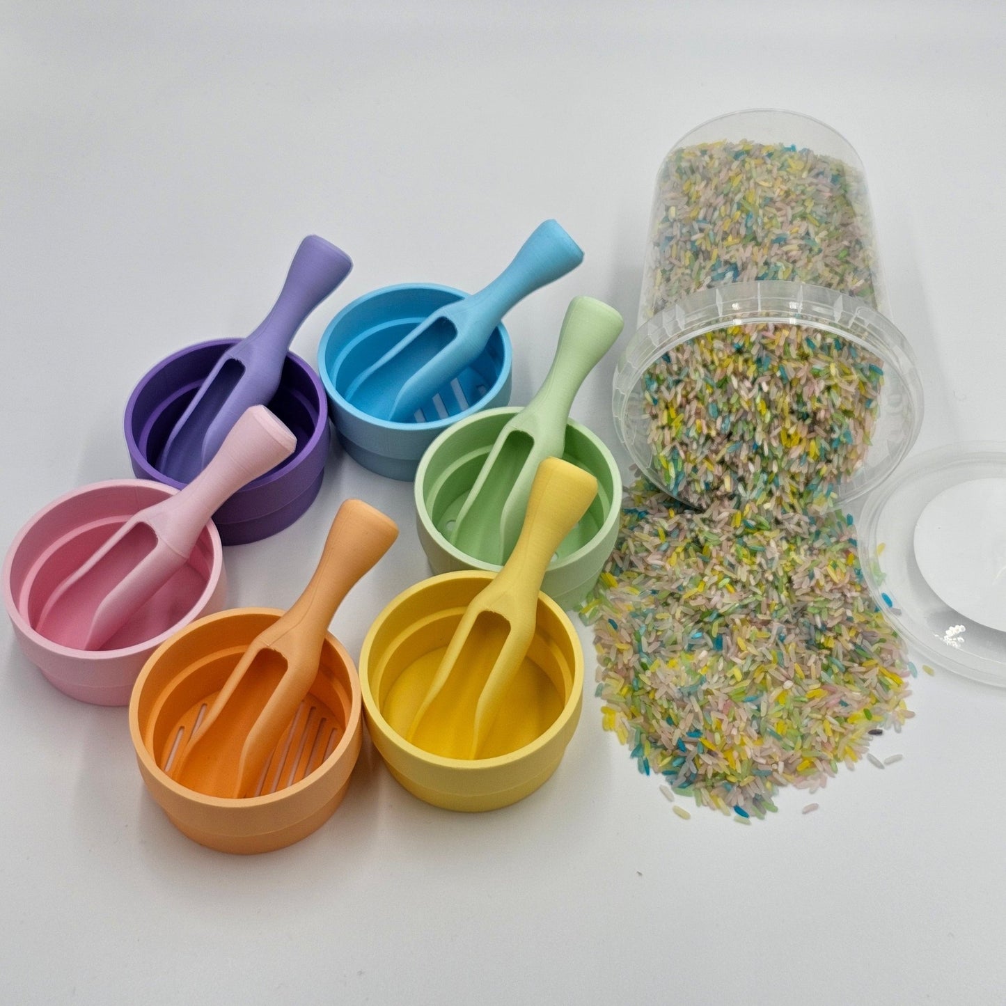 Studio Pretletter - Studio Pretletter - Sensorisch speelpakket Unicorn pastel met speelrijst, schepjes en speelbakjes - Playlaan