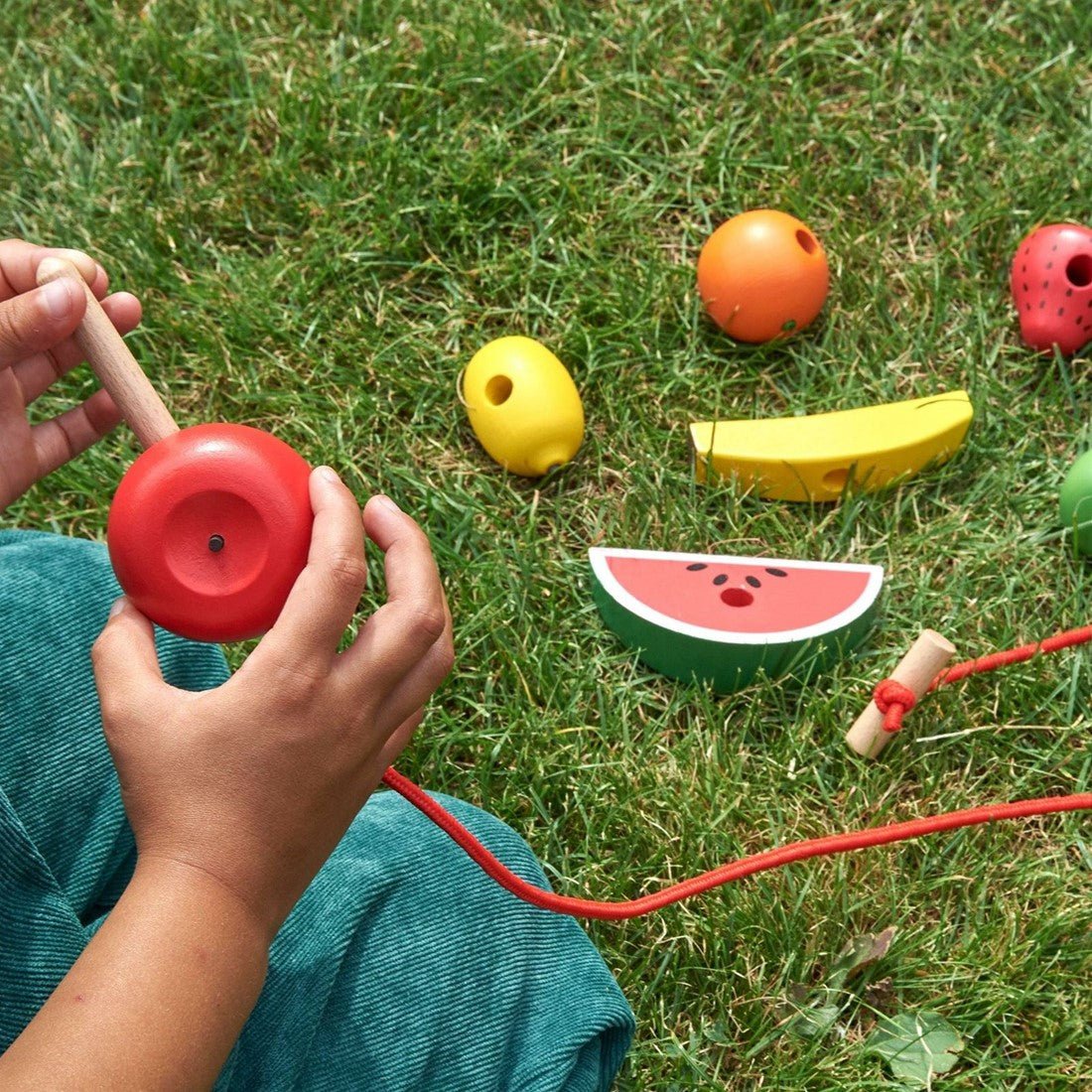 Tickit - Tickit - Rijgspel met houten fruit - Playlaan