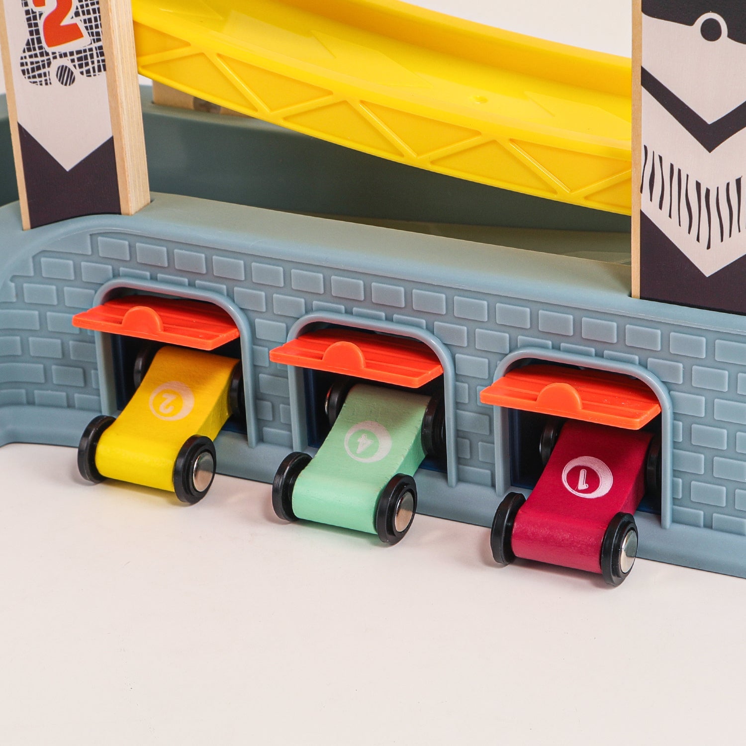 Topbright - Topbright - Care Race Track - Playlaan