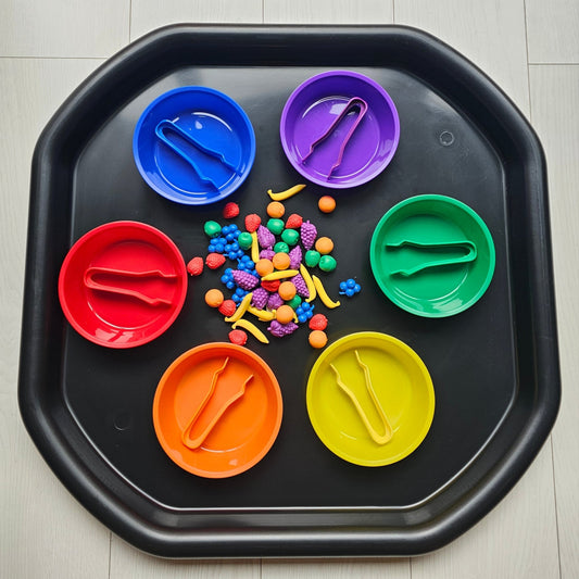 Tuff Tray - Tuff Tray Spot Zwart (70cm) Sorteerset Fruit - Playlaan
