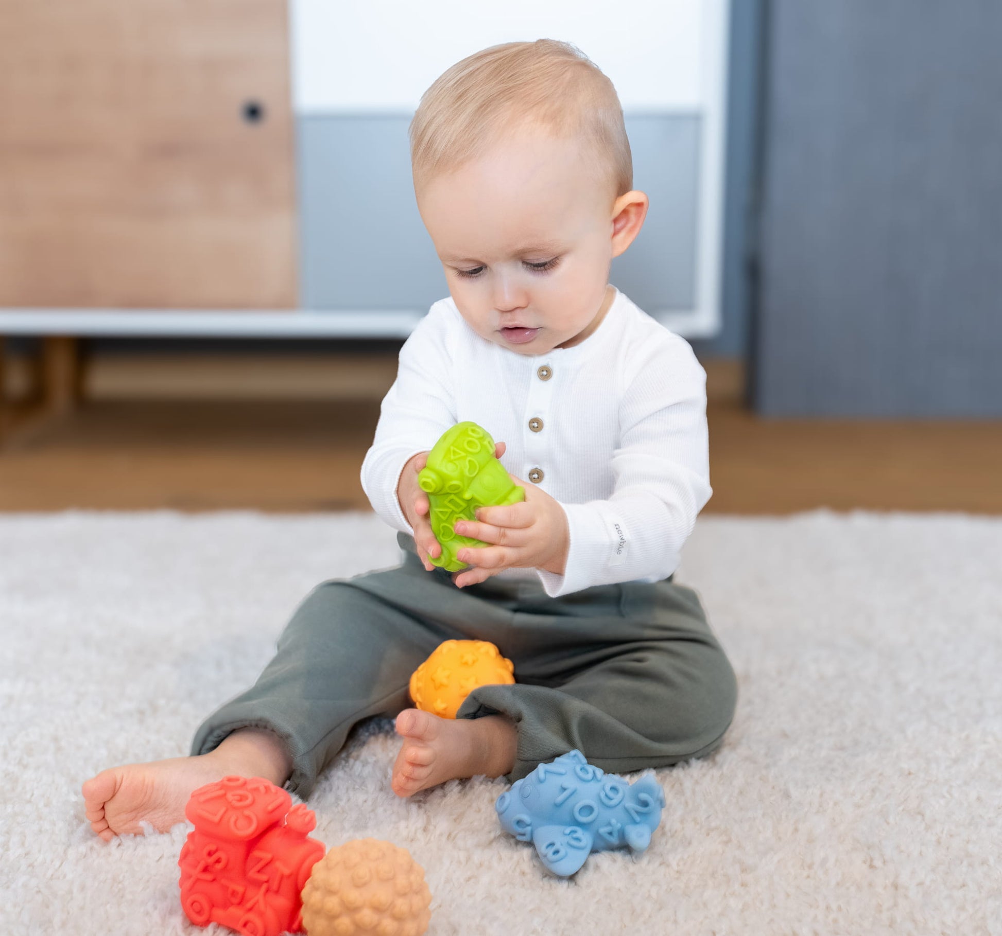 Tullo - Tullo - Sensorische voertuigen en ballen Montessori - 5st zonder gaatjes! - Playlaan