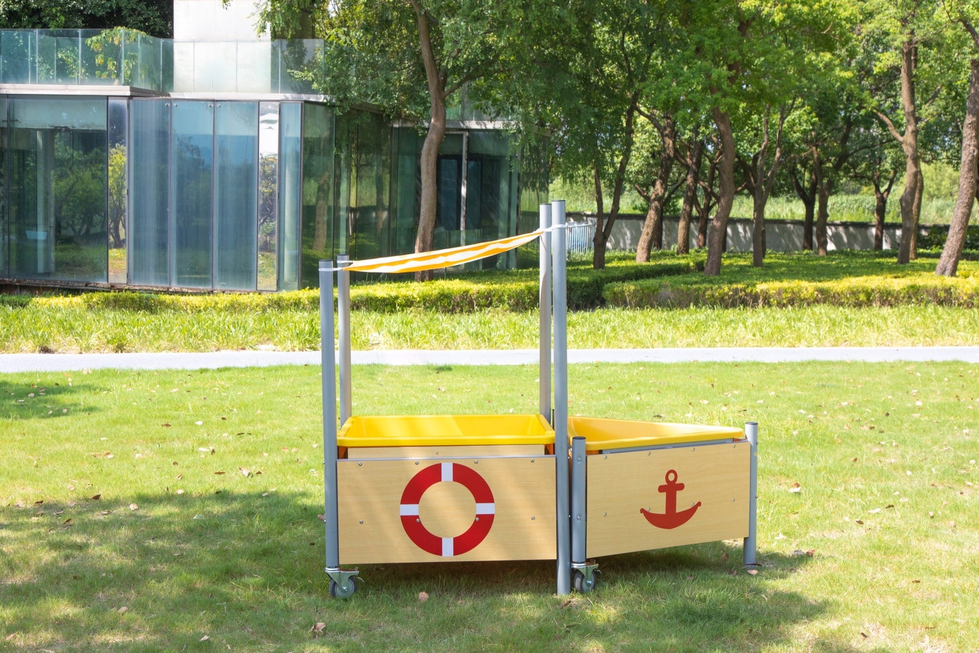 Wisdom - Mobiele driehoekige moddertafel voor buiten - Playlaan