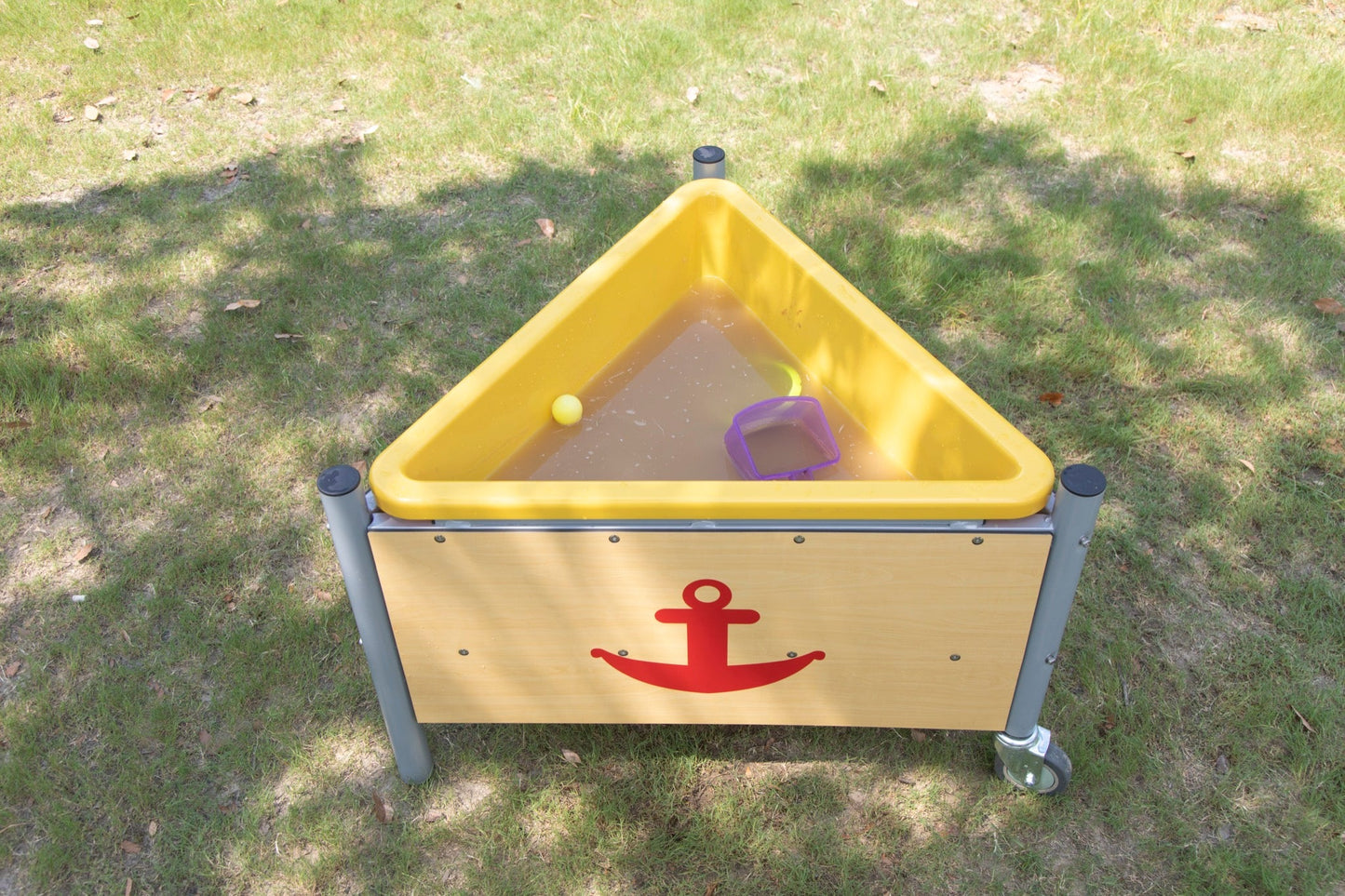 Wisdom - Mobiele driehoekige moddertafel voor buiten - Playlaan