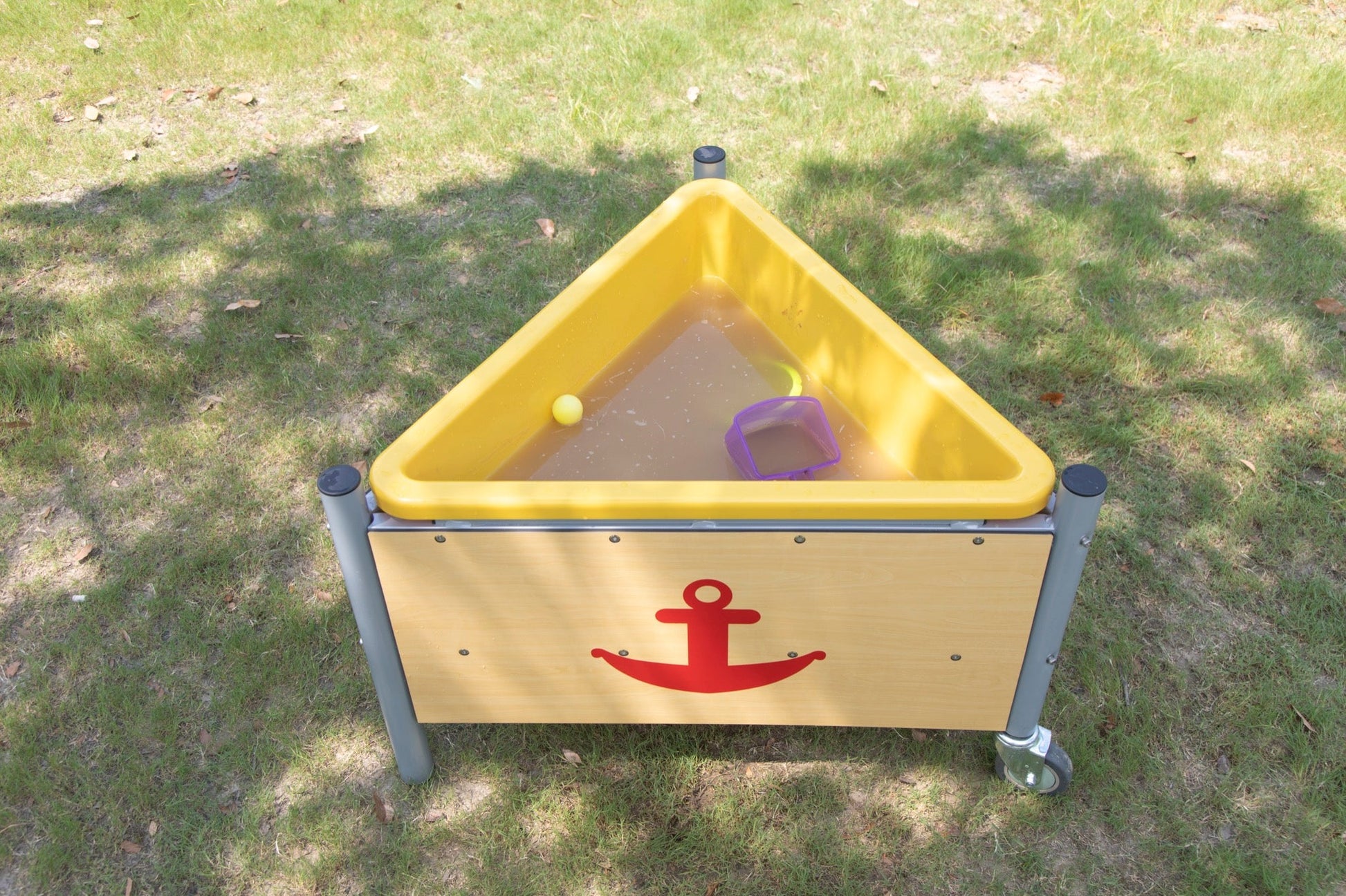 Wisdom - Mobiele driehoekige moddertafel voor buiten - Playlaan