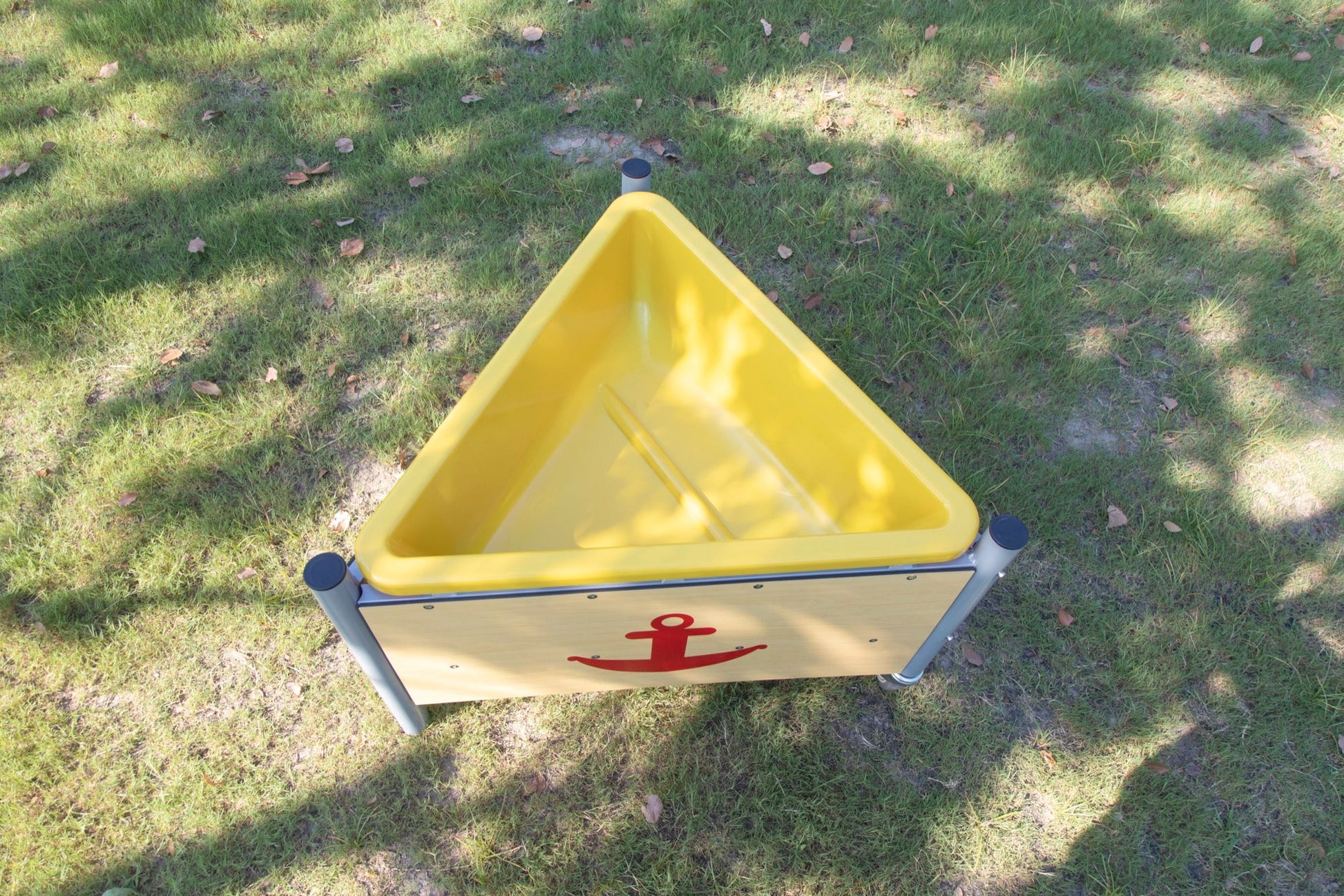 Wisdom - Mobiele driehoekige moddertafel voor buiten - Playlaan