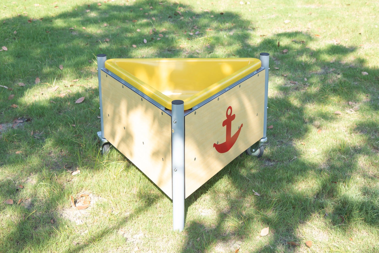 Wisdom - Mobiele driehoekige moddertafel voor buiten - Playlaan