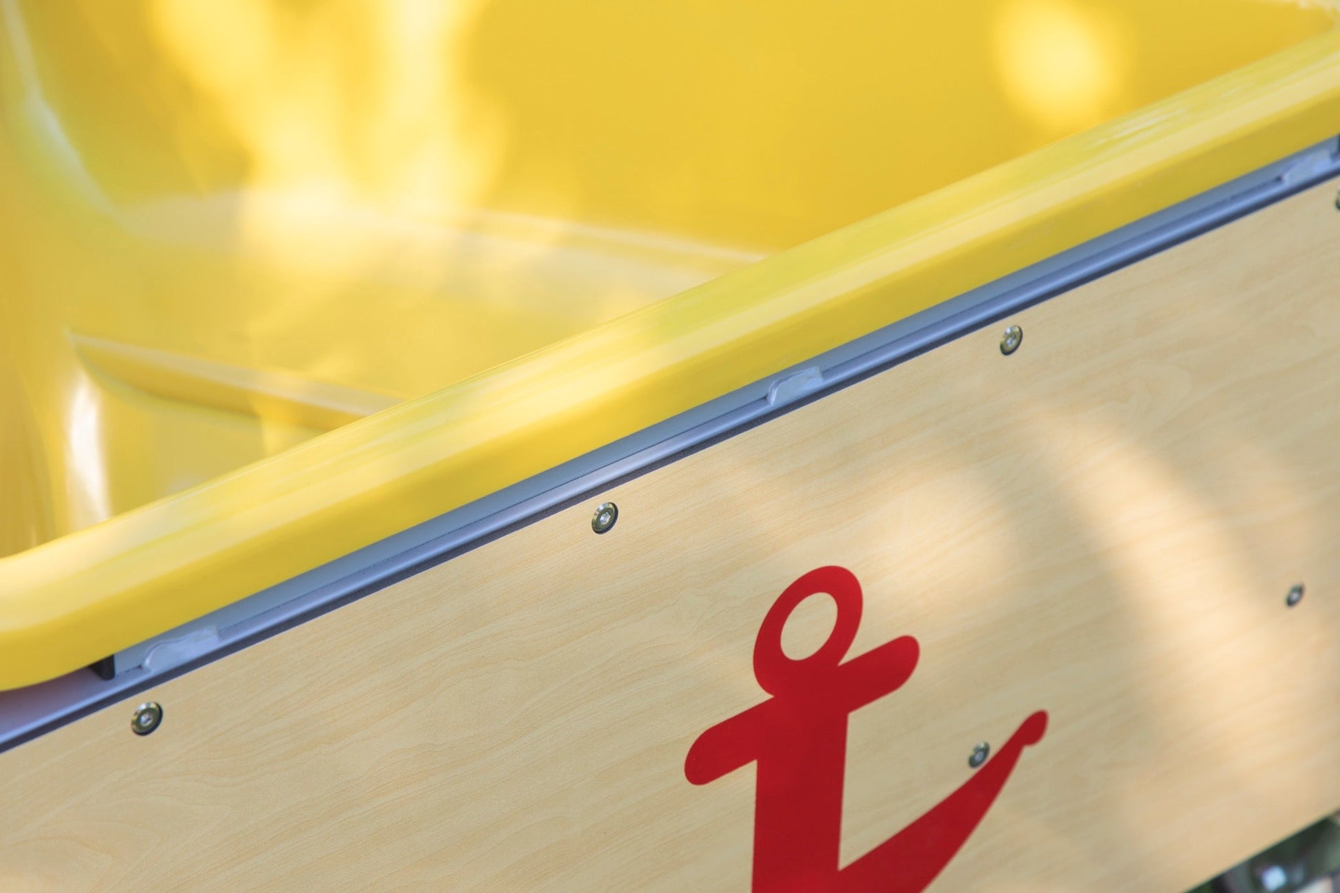 Wisdom - Mobiele driehoekige moddertafel voor buiten - Playlaan