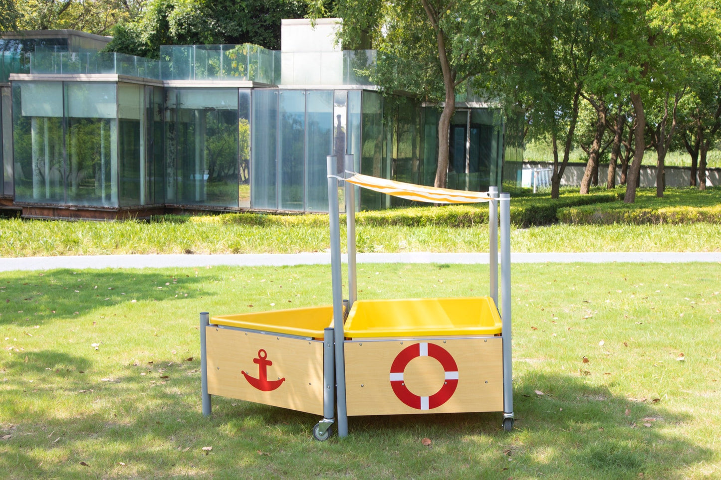 Wisdom - Mobiele driehoekige moddertafel voor buiten - Playlaan