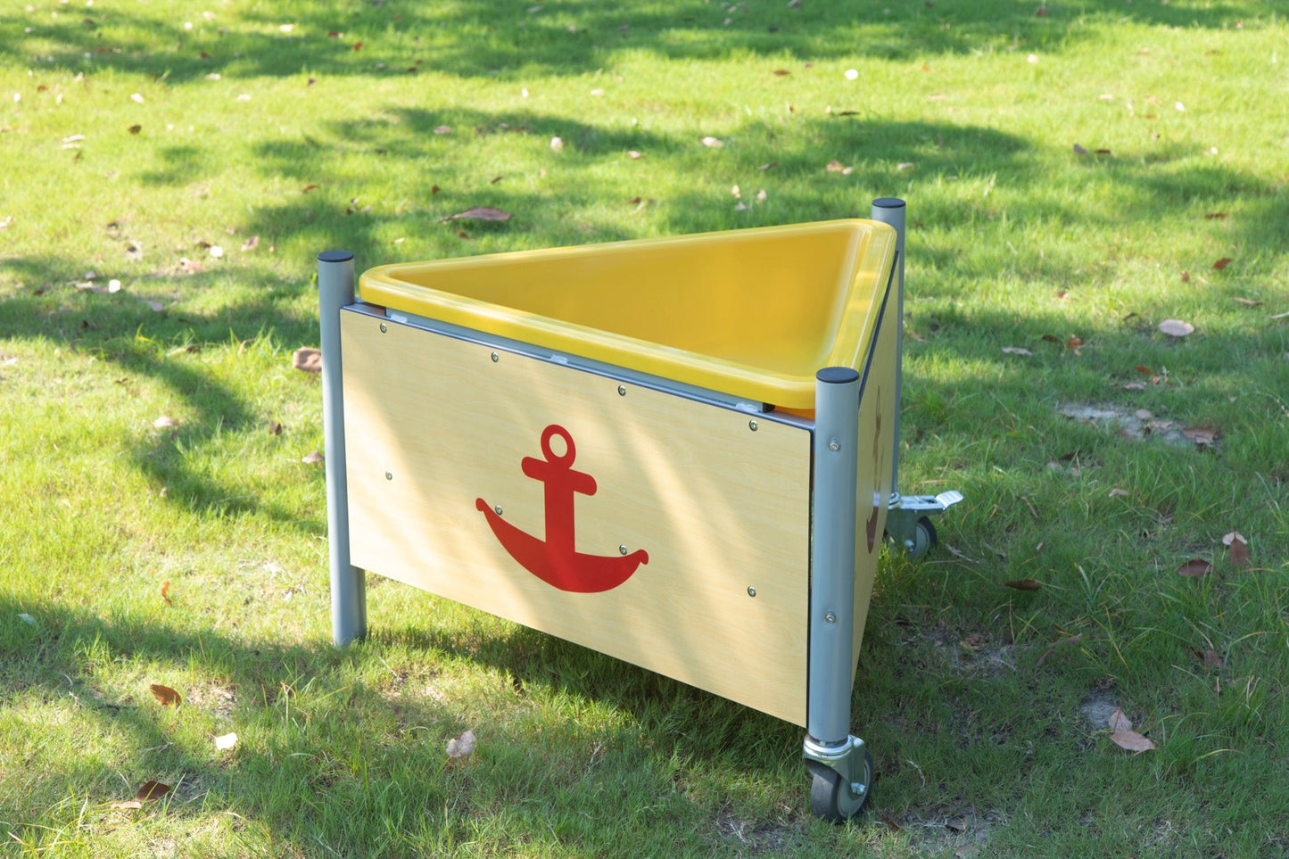 Wisdom - Mobiele driehoekige moddertafel voor buiten - Playlaan