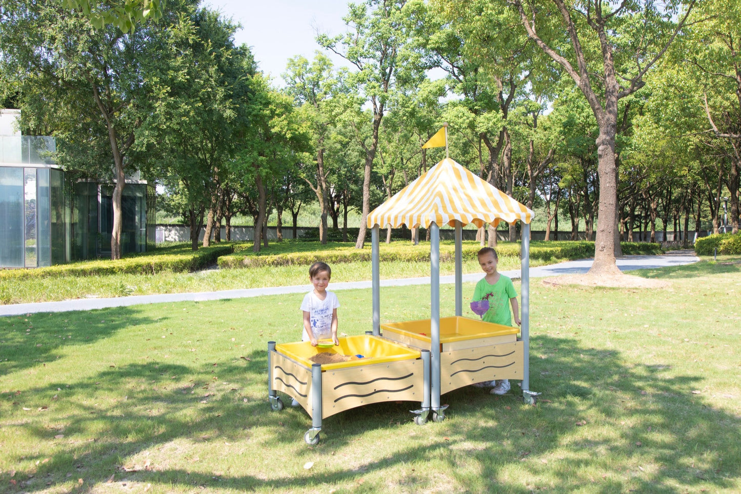Wisdom - Mobiele vierkante moddertafel voor buiten - Playlaan