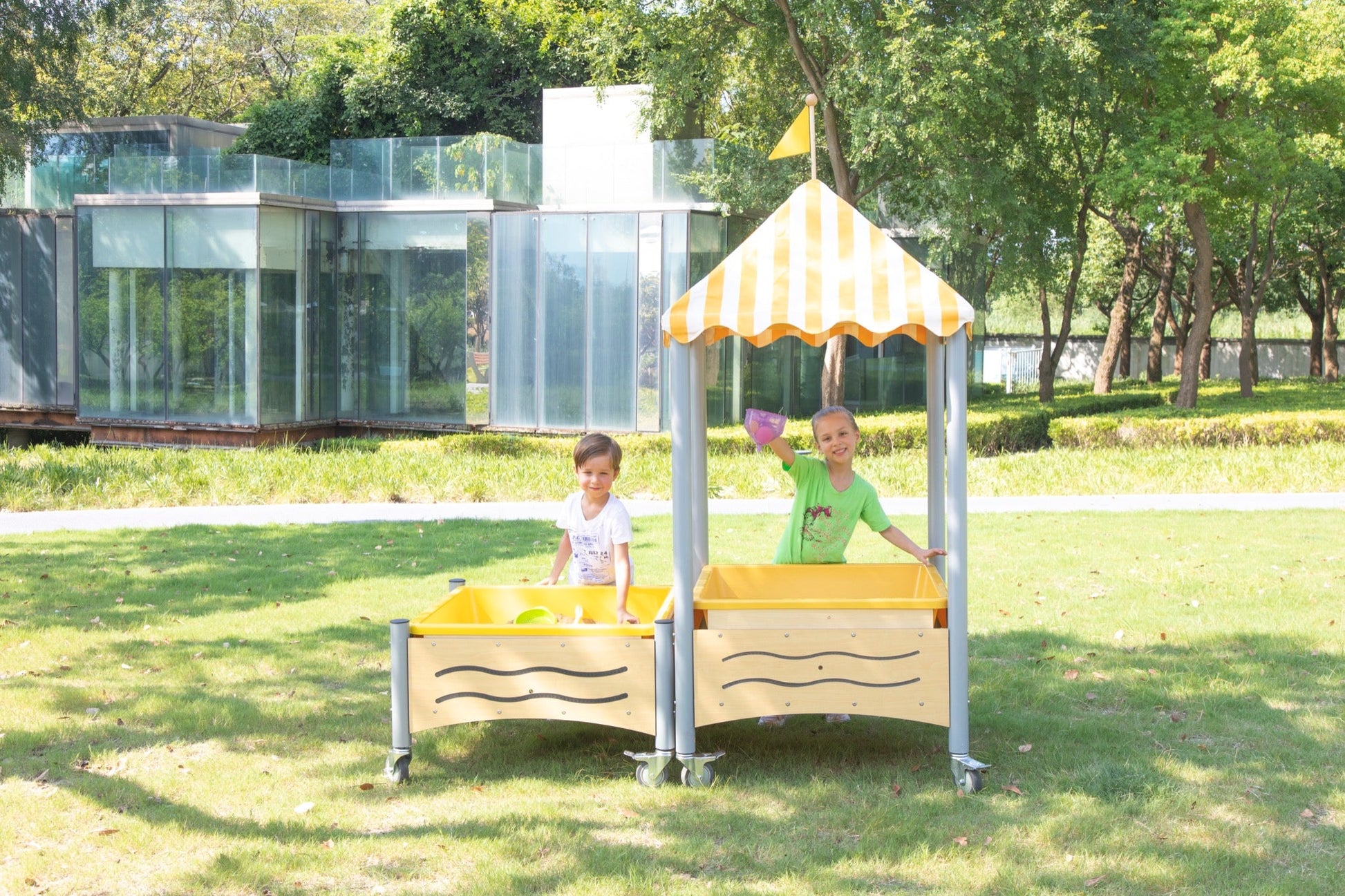 Wisdom - Mobiele vierkante moddertafel voor buiten - Playlaan