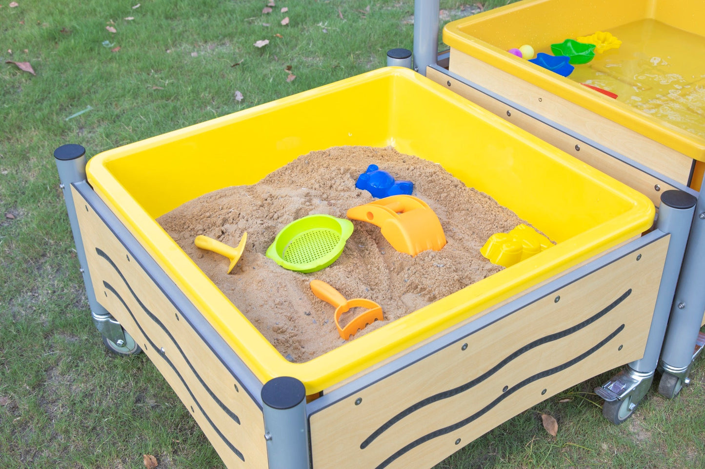 Wisdom - Mobiele vierkante moddertafel voor buiten - Playlaan