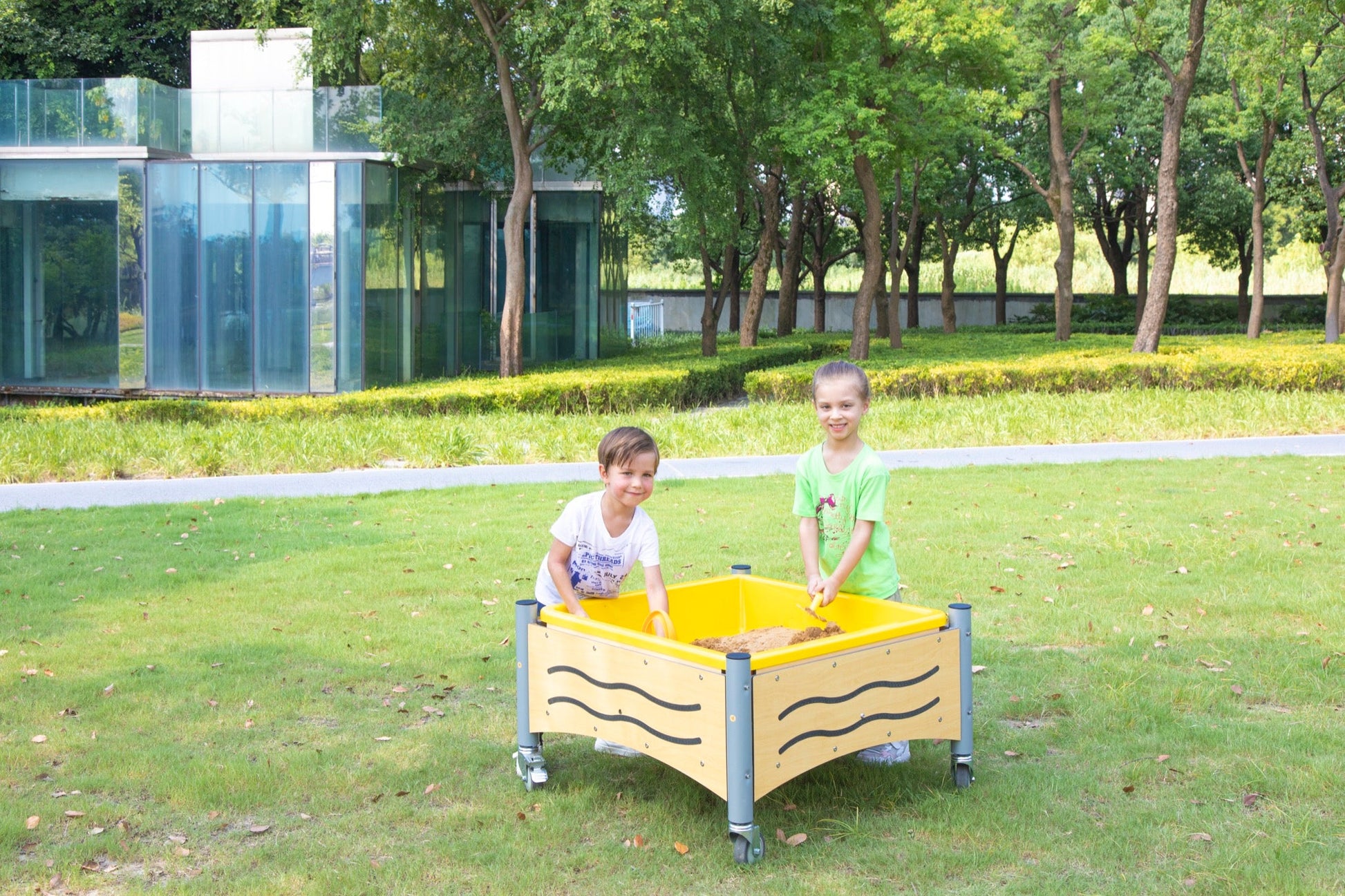 Wisdom - Mobiele vierkante moddertafel voor buiten - Playlaan