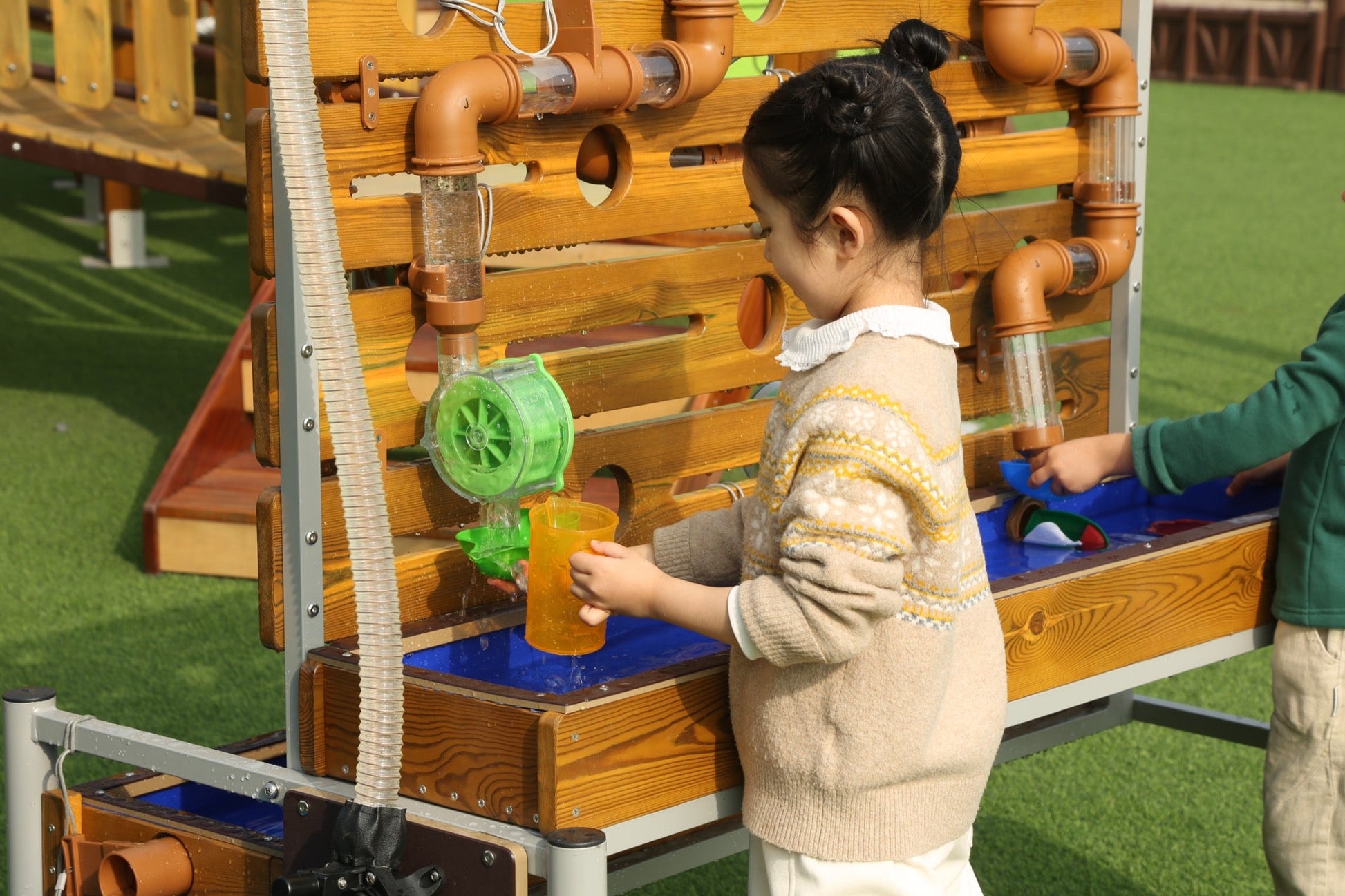 Wisdom - Mobiele waterspeelplek voor buiten met buizen - Playlaan