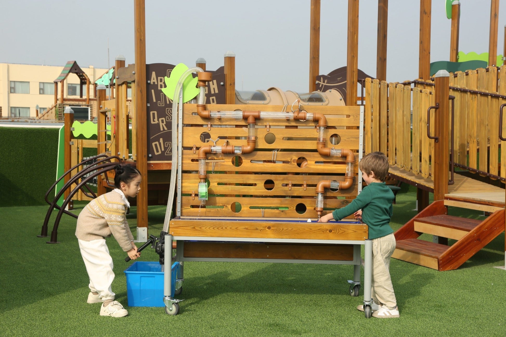 Wisdom - Mobiele waterspeelplek voor buiten met buizen - Playlaan