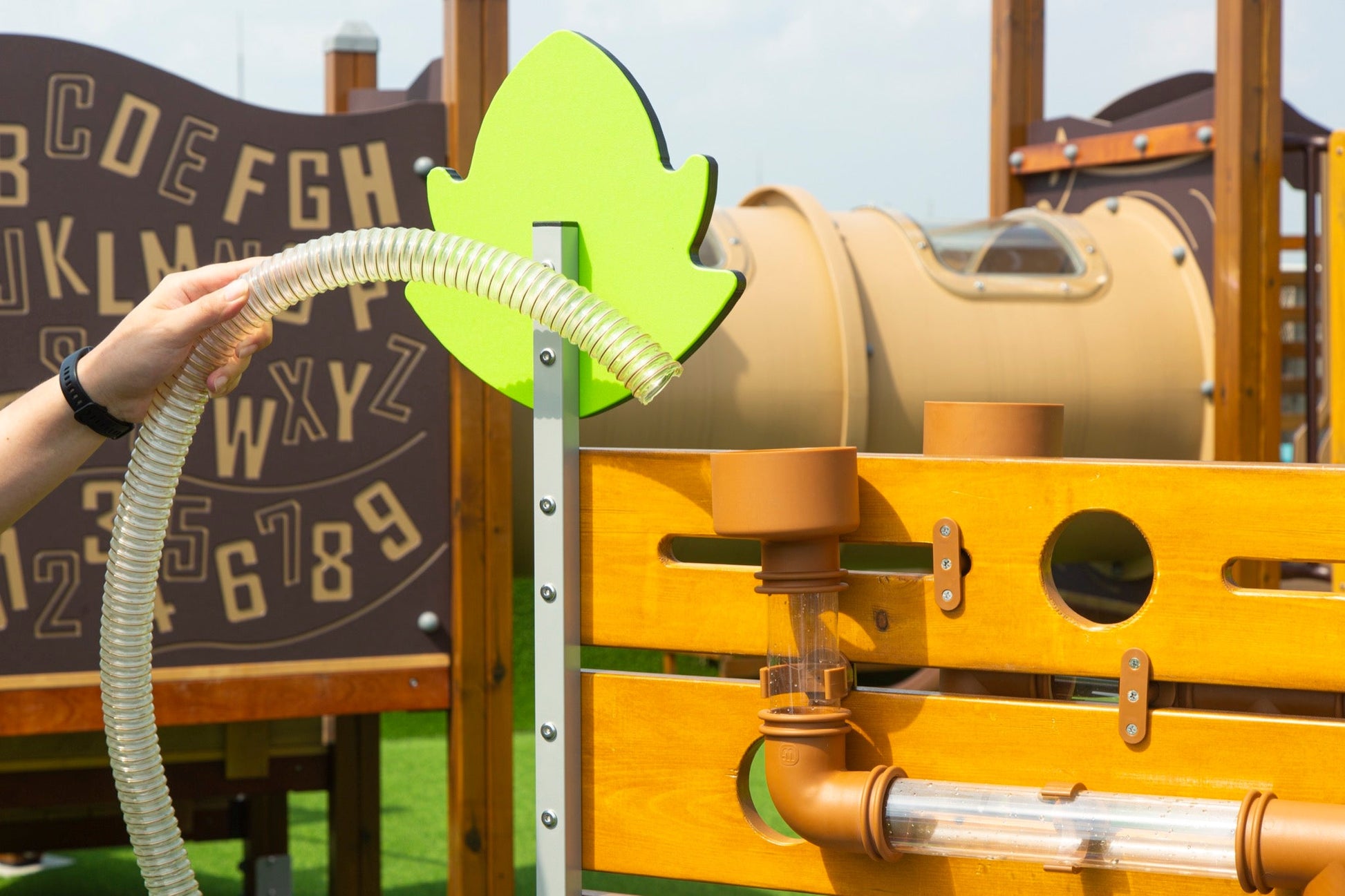 Wisdom - Mobiele waterspeelplek voor buiten met buizen - Playlaan