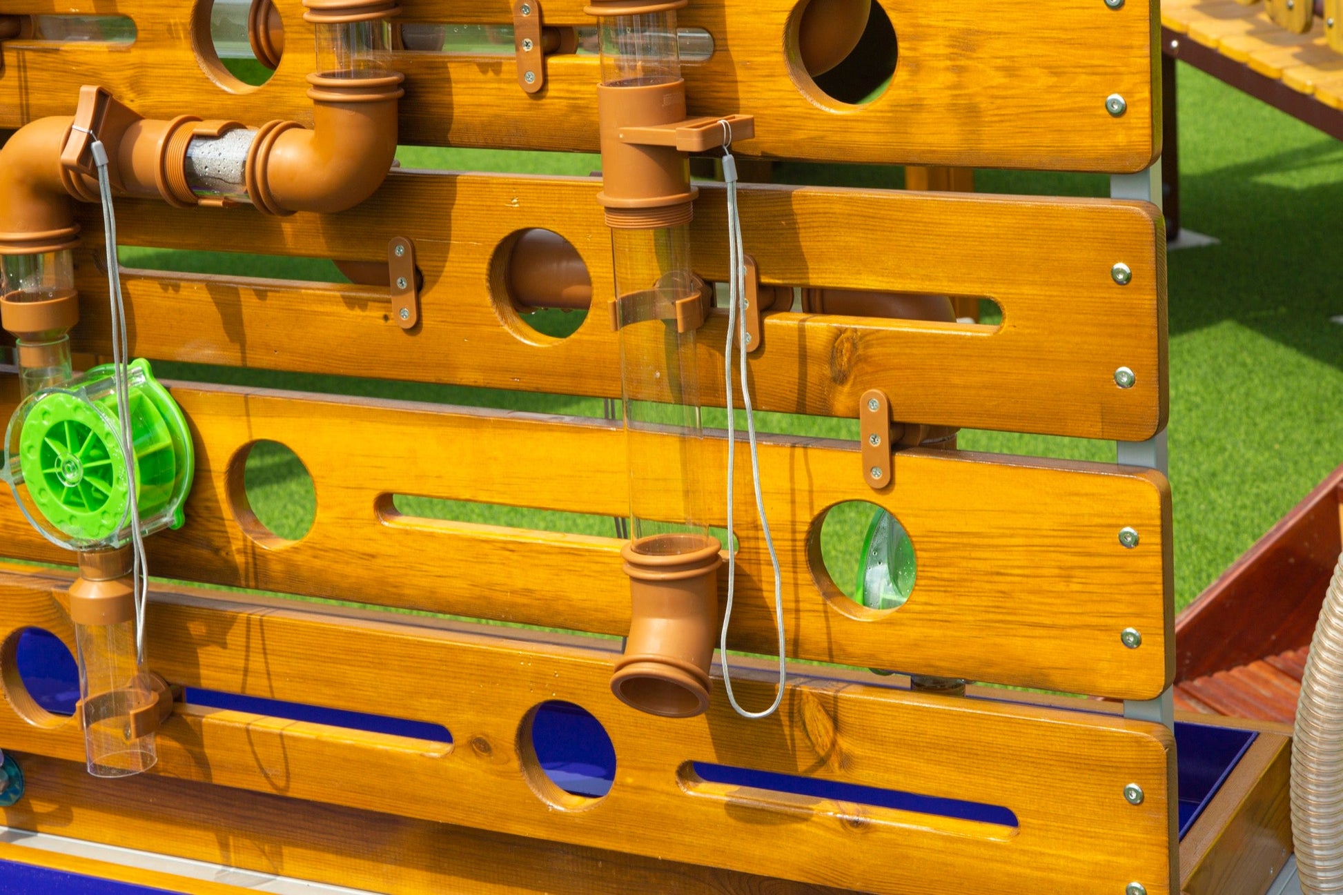 Wisdom - Mobiele waterspeelplek voor buiten met buizen - Playlaan